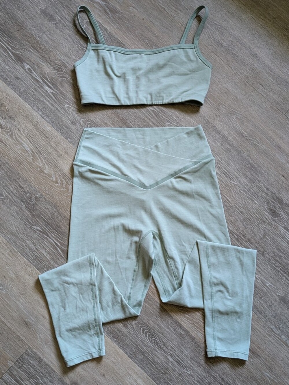 Vitality Small Light Sage Seamless Yoga Set - Sport Bra & Crossover V Legging